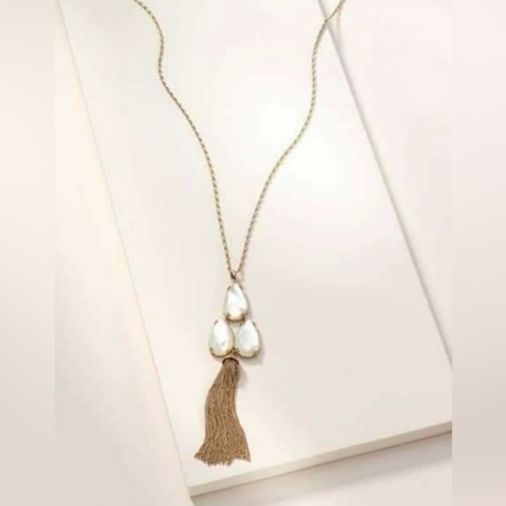 Stella and Dot Pendant necklace